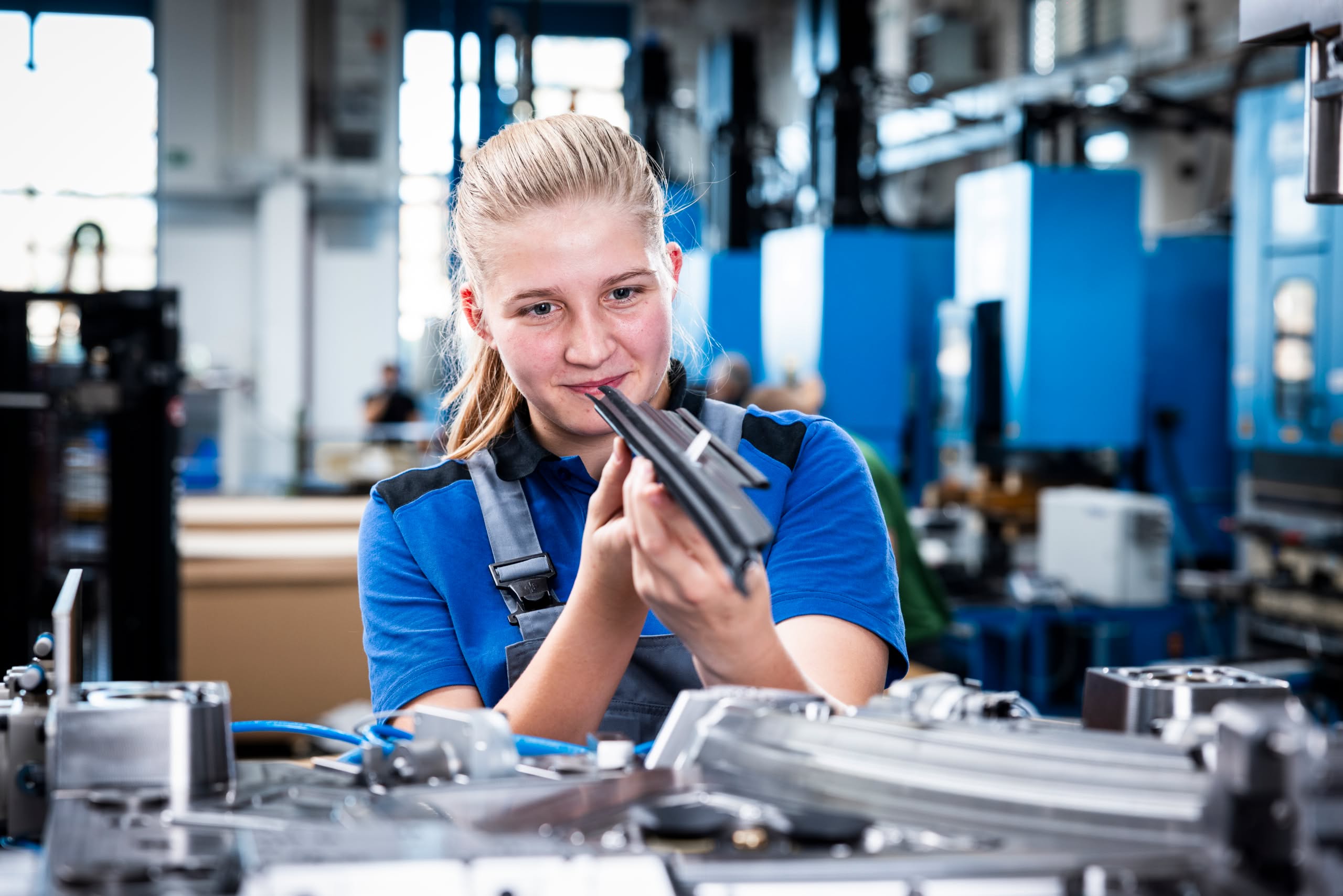 Apprentice inspects a sealing profile on a system