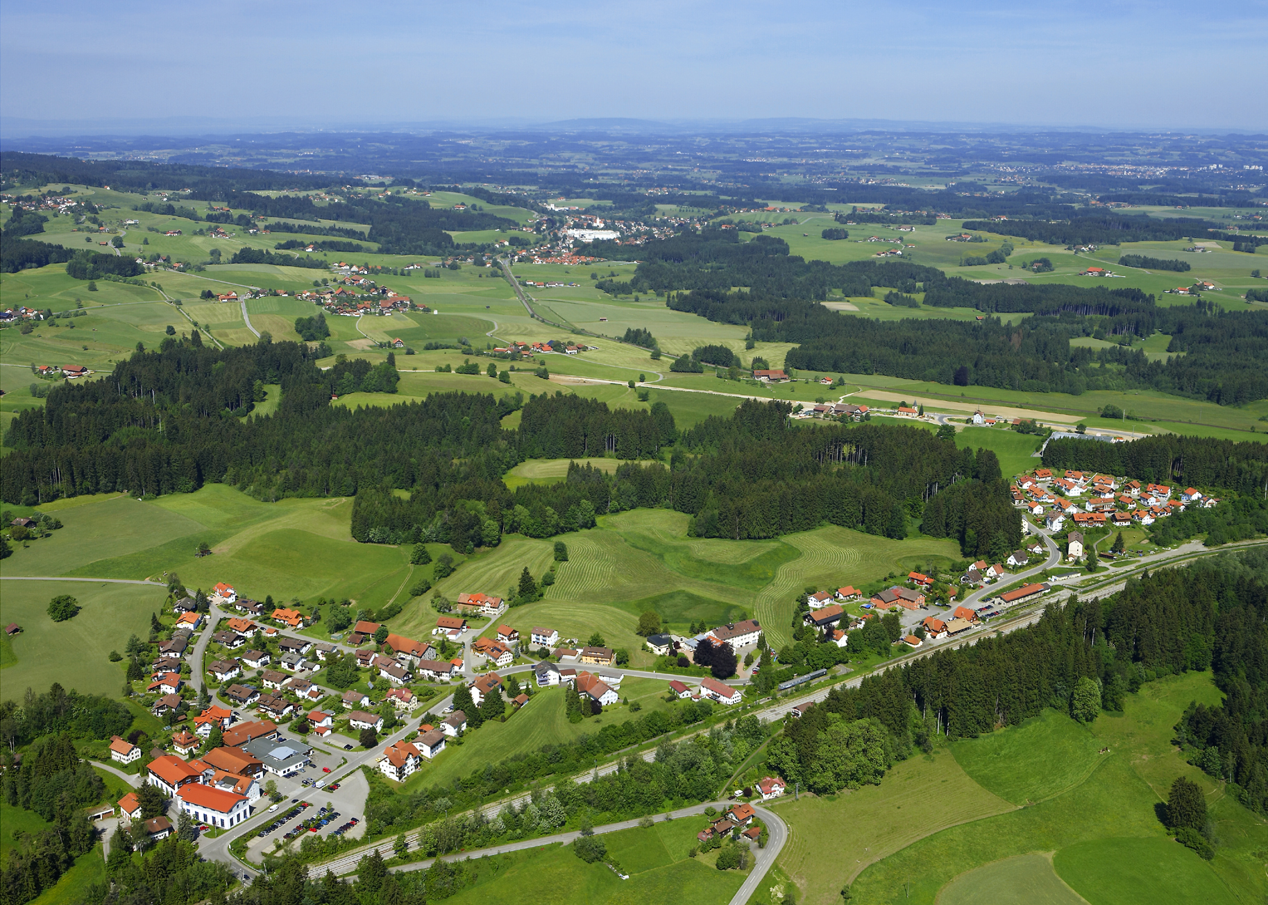 Luftaufnahme von Röthenbach im Allgäu und der umliegenden Landschaft